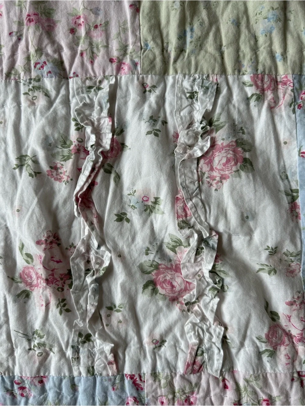 Simply Shabby Chic 100% Cotton Queen Quilt Reversible Patchwork One Pillow Sham